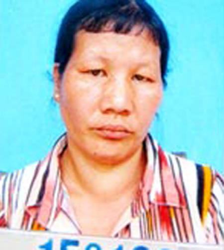 Gọi không dậy, mẹ kế dội nước sôi vào mặt con chồng