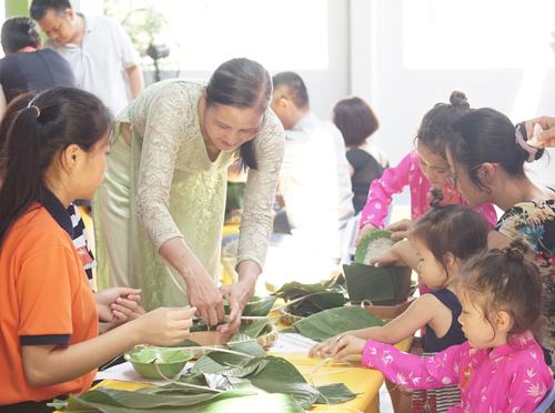 Hoạt động trải nghiệm giúp trẻ khơi dậy trí thông minh