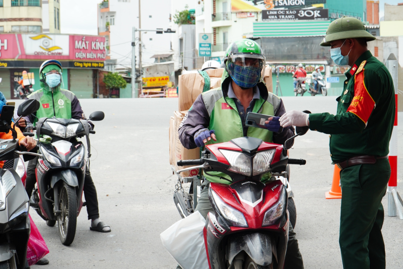 Gojek chơi lớn, hỗ trợ hơn 4 tỉ đồng tiền mặt cho các tài xế