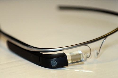 Google Glass không bị khai tử