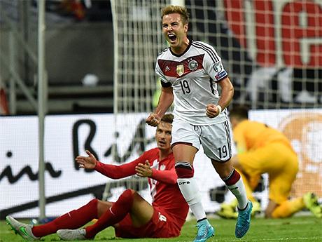 Gotze tỏa sáng, Đức giật ngôi đầu bảng từ tay Ba Lan