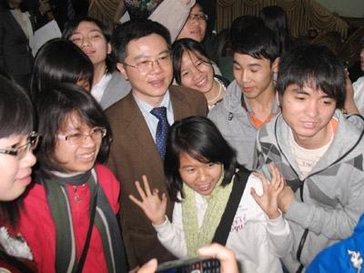 GS Ngô Bảo Châu: Không nên ép giới trẻ theo nghiên cứu khoa học