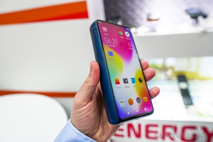 Smartphone cục gạch có pin gấp gần 7 lần iPhone XS