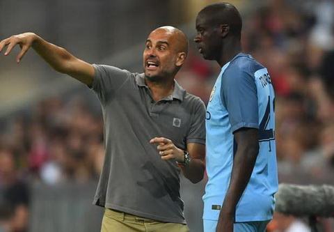 Guardiola “đe dọa” Yaya Toure: Xin lỗi hoặc biến khỏi Man City