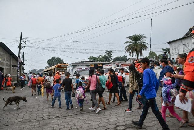 Guatemala sơ tán gấp hơn 1.000 người vì núi lửa phun dữ dội