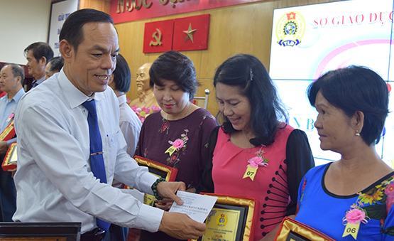 TP.HCM: Tri ân 190 CB-GV-NV nghỉ hưu