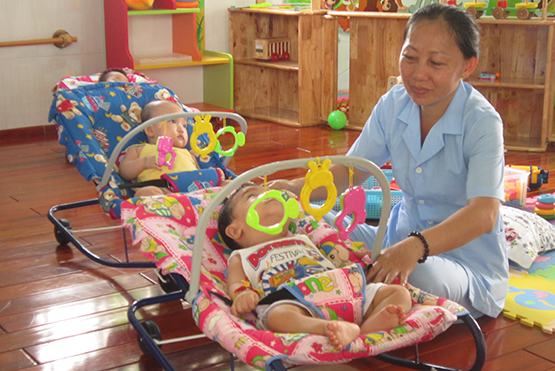 Thi thăng hạng: Nữ giáo viên đủ 50 tuổi miễn thi ngoại ngữ