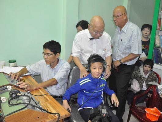 Lồng ghép giới vào chương trình, sách giáo khoa