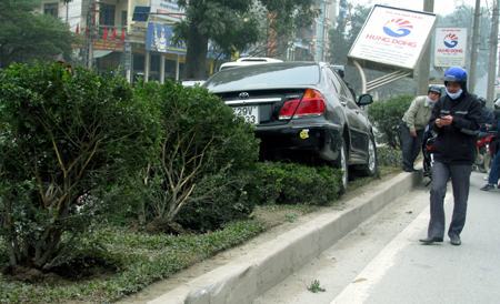 Hà Nội: Bị xe Camry tông, hai sinh viên “hút chết”