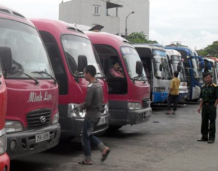 Hà Nội: Gần 100 xe khách, taxi vi phạm bị “xử”