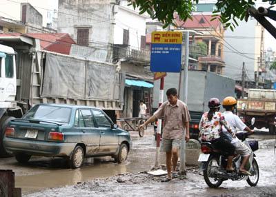 Trạm xe buýt thường xuyên ế khách vì không ai dám dừng chân