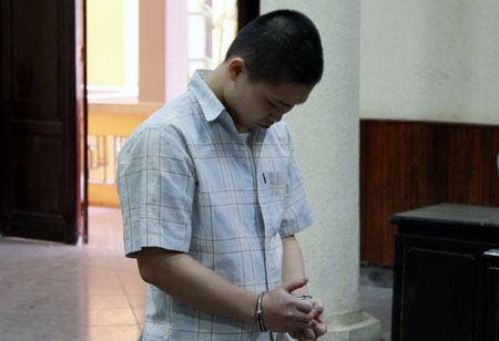 Hà Nội: Lĩnh án 10 năm tù vì “người yêu” chưa đầy 13 tuổi