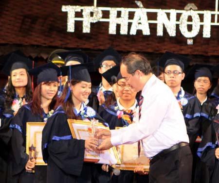 Hà Nội tuyên dương các thủ khoa xuất sắc
