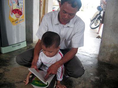 Hà Tĩnh: 3 tuổi đã đọc chữ vanh vách
