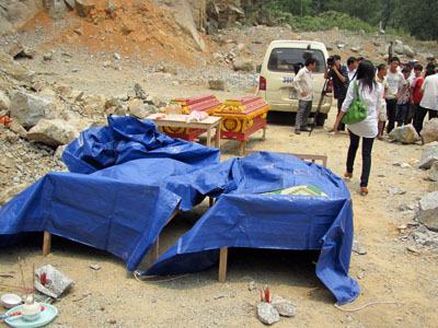 Hà Tĩnh: Mìn nổ “vội”, 2 nữ công nhân bị đá đè tử nạn