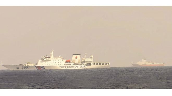 Tàu CCG 3901 và tàu Hải Dương Địa chất 8 của Trung Quốc hoạt động trái phép tại khu vực bãi Phúc Tần - Tư Chính /// Ngư dân cung cấp