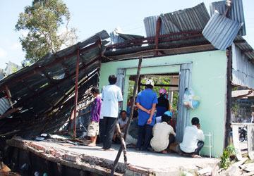 Hai cô cháu bị sà lan đâm chết khi ngủ