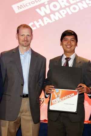 Hai lần so tài tin học với thế giới