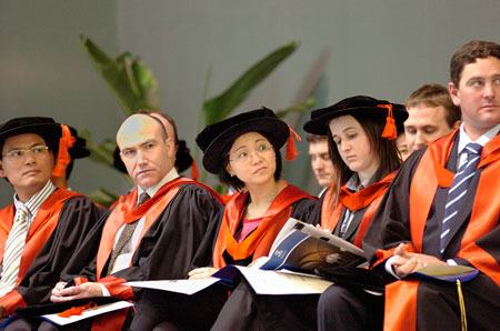 Hai nghiên cứu sinh người Việt nhận bằng tiến sĩ tại Úc