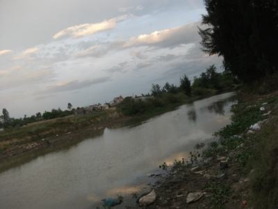 Hai người chết đuối trên một dòng kênh