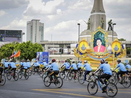 Thái Lan đạp xe lập kỉ lục Guinness, hai người chết