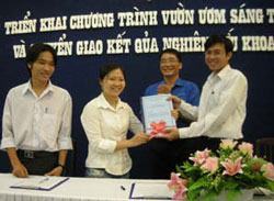 Hai sinh viên hiến kế chống kẹt xe