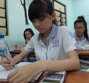 Hai thủ khoa “4 điểm 10”