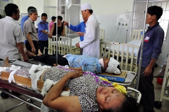 Hai xe khách đối đầu, 23 người bị thương