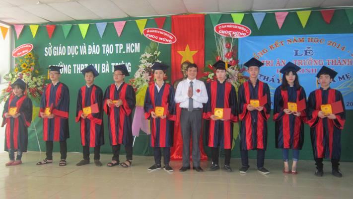 Trường THPT Hai Bà Trưng: Tổng kết năm học 2014-2015 và  Lễ trưởng thành & tri ân đầy xúc động