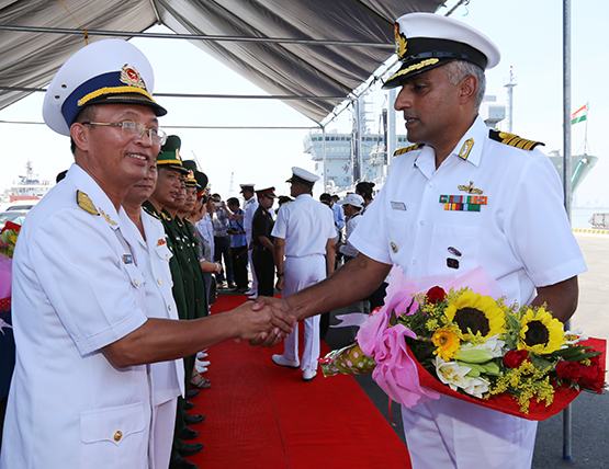 Sĩ quan, thủy thủ Ấn Độ thăm Đà Nẵng