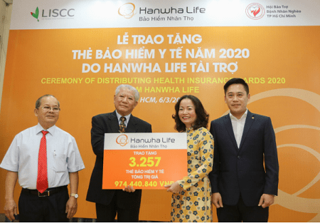 Hanwha Life Việt Nam tặng 3.257 thẻ BHYTcho người nghèo