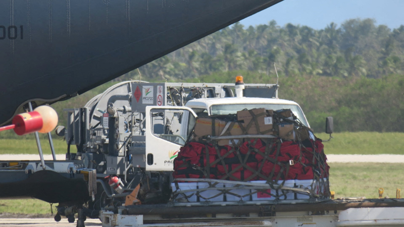 Hàng cứu viện đến với Tonga