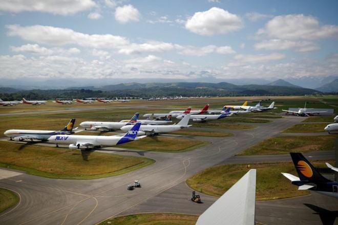 Các máy bay tại công ty lưu kho và tái chế Tarmac Aerosave ở Pháp /// Reuters