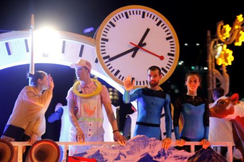 Hàng ngàn người Đà Nẵng xuống đường tưng bừng cùng nghệ sĩ ngoại quốc - ảnh 14