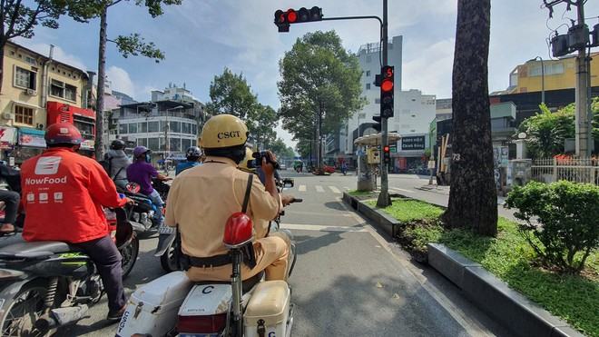 Hàng ngàn người đi sai luật bị CSGT TP.HCM phạt nguội qua camera đường phố - ảnh 1