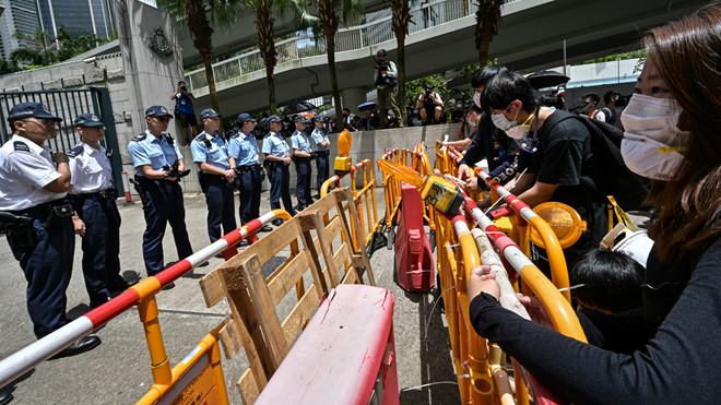 Hàng ngàn người tiếp tục biểu tình tại Hồng Kông - ảnh 2