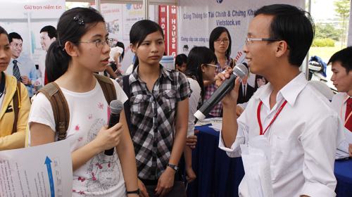 Hàng ngàn sinh viên tham gia F&B Expo 2011