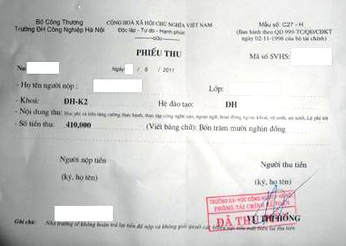 Hàng trăm sinh viên lo lắng vì lệ phí tốt nghiệp