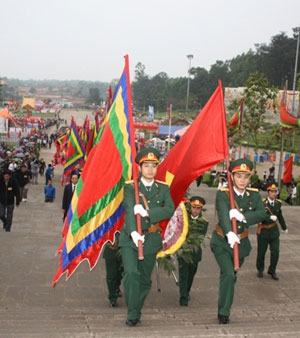 Hàng vạn người dâng hương vua Hùng