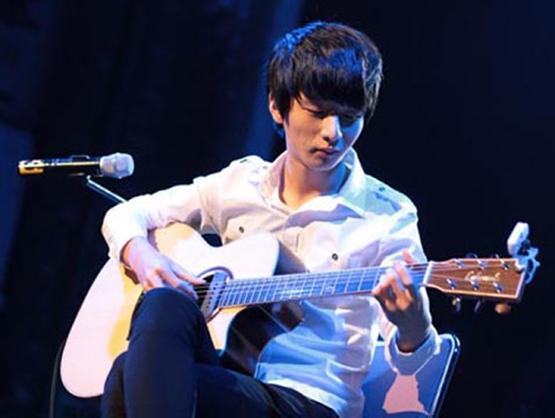 “Thần đồng guitar Hàn Quốc” Sungha Jung trở lại Việt Nam