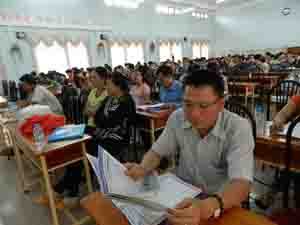 “Hậu trường” của… trường điểm: Kỳ II: Lao đao vì… lớp “ngoại giao”