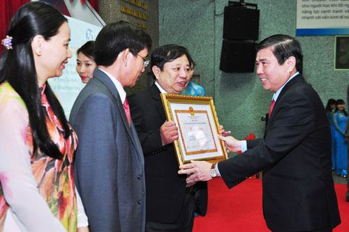 30 năm, đào tạo trên 340 tiến sĩ