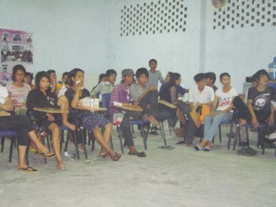 “Hãy về với gia đình”