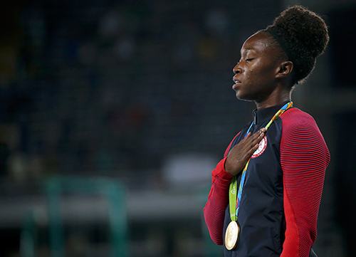 hc-vang-olympic-va-ganh-nang-thue-voi-cac-sieu-sao-the-thao-my-2