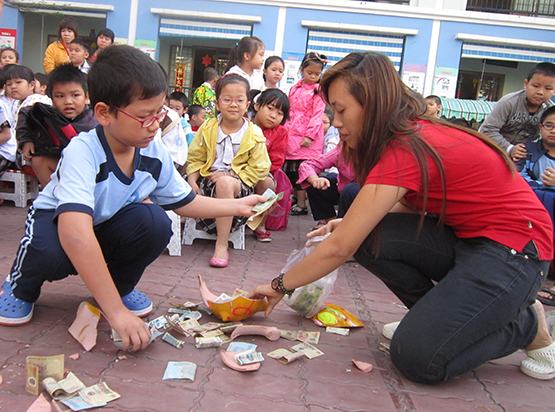 10 năm nuôi được 1.763.772 con heo đất