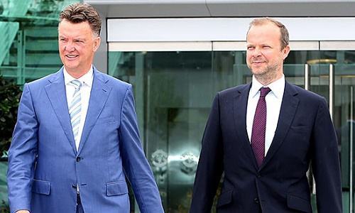 Hết bị sa thải, Van Gaal được bơm tiền mua sắm