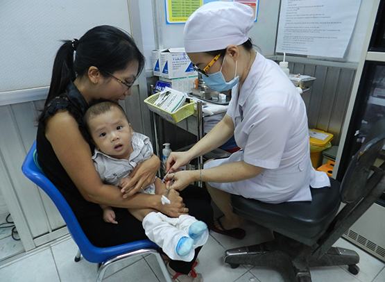 TP.HCM: Tạm thời hết vắc-xin 5 trong 1