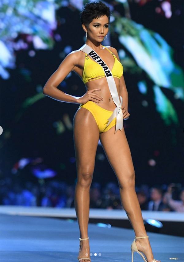 H’Hen Niê mặc bikini vàng thi bán kết Hoa hậu Hoàn vũ