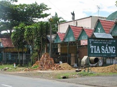 Hiệu trưởng bị điều tra việc mua bán trẻ em mồ côi