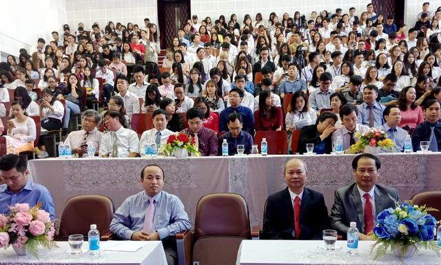 Hiệu trưởng ĐH Ngoại ngữ tin học TP.HCM bị miễn nhiệm